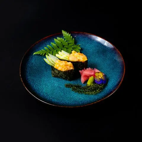 Hình ảnh Cơm cuộn sò điệp sốt cay - spicy scallop mayo gunkan - gu05