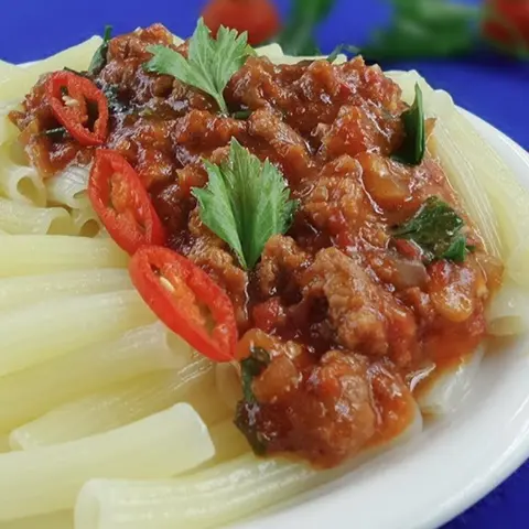 Hình ảnh Nui xào sốt bò bằm