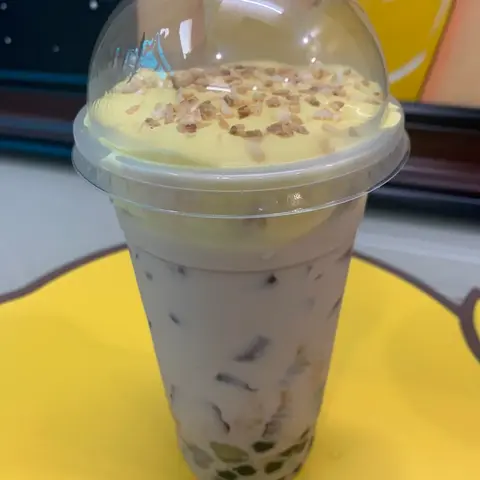 Hình ảnh Trà sữa truyền thống kem trứng dừa nướng full topping