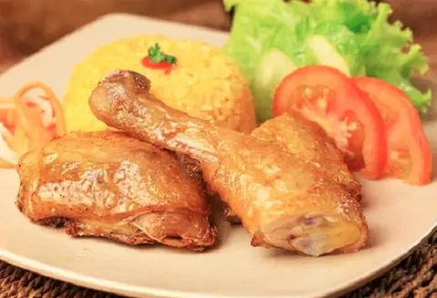Hình ảnh Cơm gà xối mỡ đùi