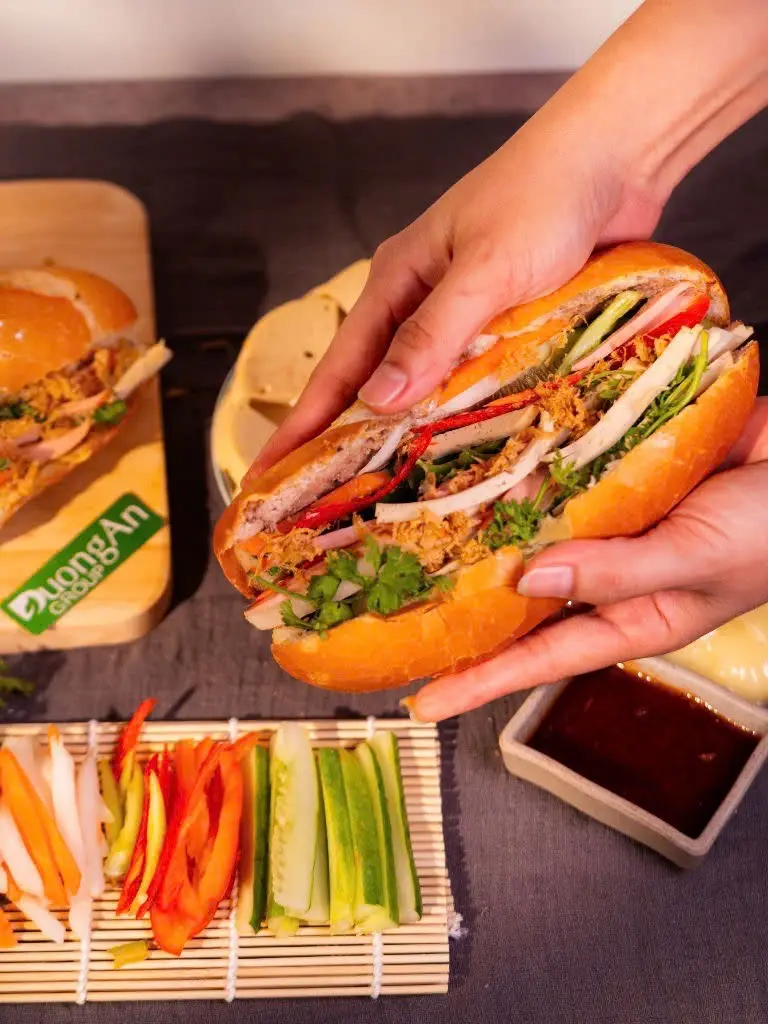 Hình ảnh Bánh Mì Chả Lụa Nấm Chay