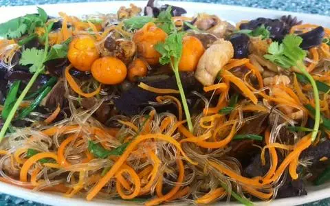 Hình ảnh Miến xào lòng gà