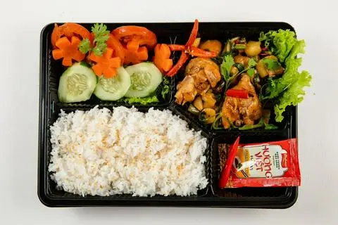 Hình ảnh Cơm gà xào Trung Hoa - canh