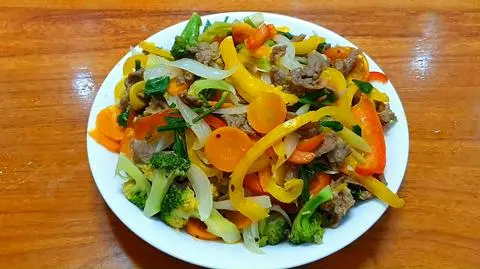 Hình ảnh Bò xào rau thập cẩm