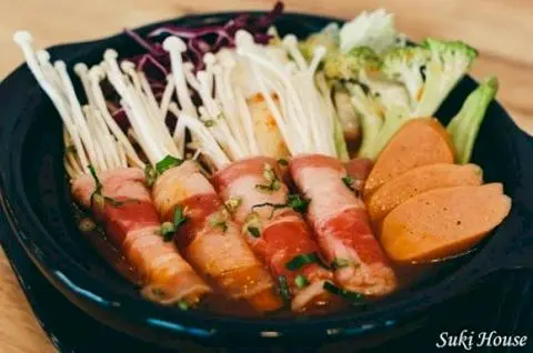 Hình ảnh Mì cay bò cuộn nấm