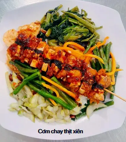 Hình ảnh Cơm chay thịt xiên que