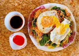 Hình ảnh Mì trộn ốp la