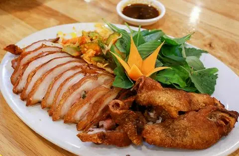 Hình ảnh Giò heo muối chiên giòn