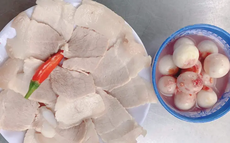 Hình ảnh Cơm thịt luộc cà pháo mắm tôm