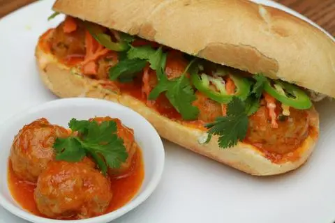 Hình ảnh Bánh mì xíu mại