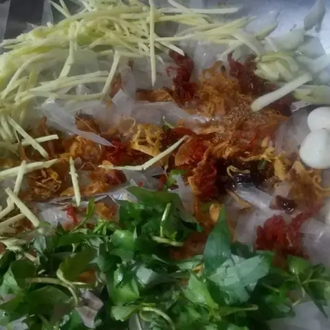 Hình ảnh Bánh tráng trộn khô bò - gà - mực