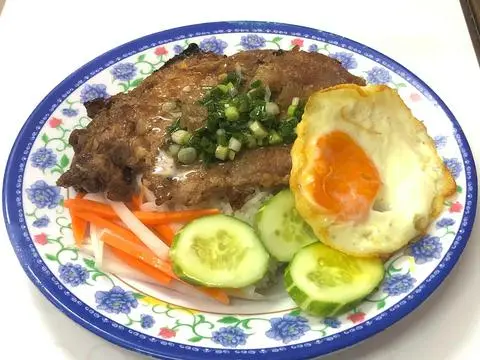 Hình ảnh Cơm Sườn Trứng