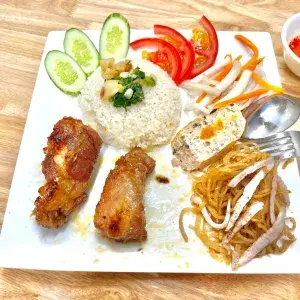 Hình ảnh Cơm sườn cọng bì chả