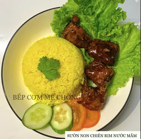 Hình ảnh Cơm sườn non chiên sốt mắm