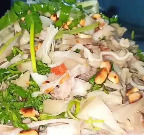 Hình ảnh Gỏi mít non trộn tai heo