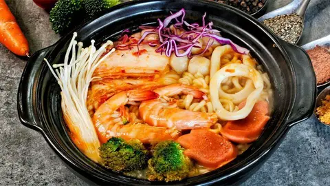 Hình ảnh Mì cay hải sản