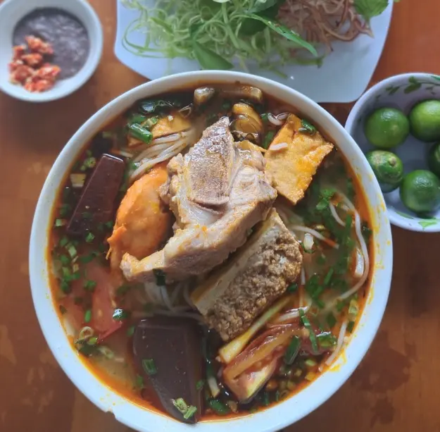 Hình ảnh Bún riêu cua đồng - ốc sả ớt