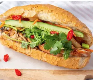 Hình ảnh Bánh mì heo quay chả cá