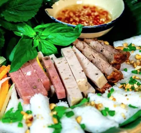 Hình ảnh Bánh hỏi heo quay đặc biệt