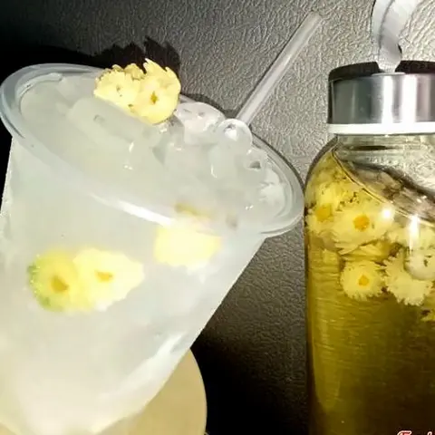 Hình ảnh Nước dừa mix hoa cúc