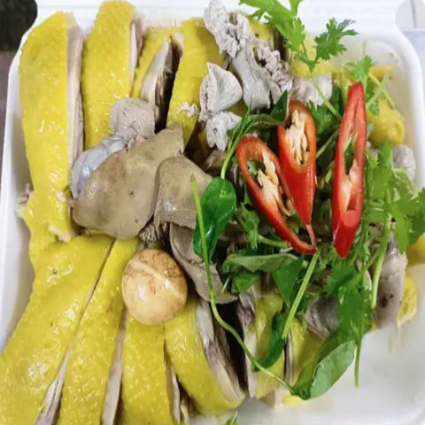 Hình ảnh 1 con gà chặt lá chanh