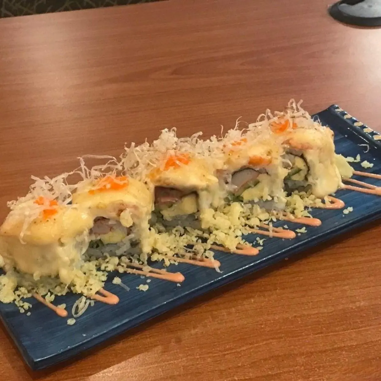 Hình ảnh GRILL SAKE ROLL (Cơm Cuộn Cá Hồi Nướng Tái)