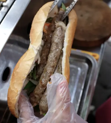 Hình ảnh Bánh Mì Thịt Bò Nướng Đặc Biệt Sốt Gia Truyền Bamibo