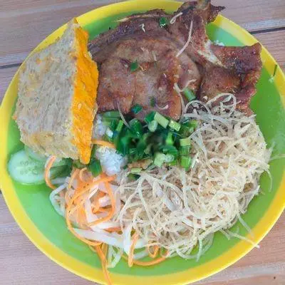 Hình ảnh Cơm sườn bì chả