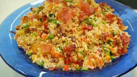 Hình ảnh Cơm chiên dương châu - đùi gà sốt mắm tỏi
