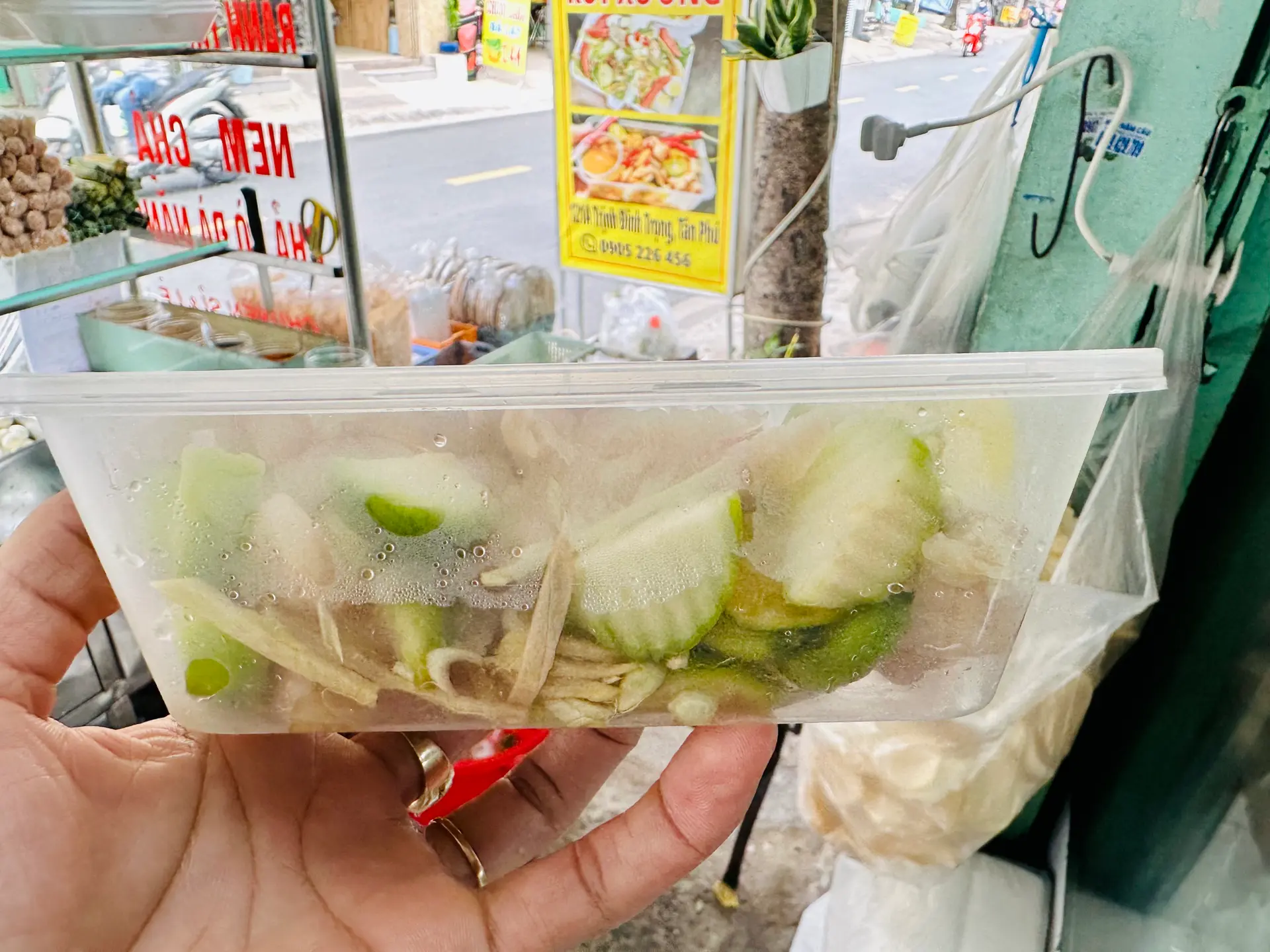 Hình ảnh Chân gà rút xương sả tắc lắc cóc xoài