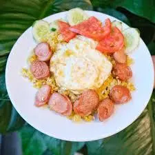 Hình ảnh Cơm chiên xúc xích