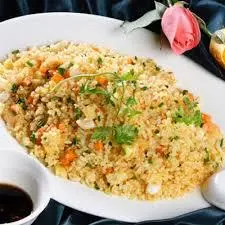 Hình ảnh Cơm chiên gà xé cá mặn