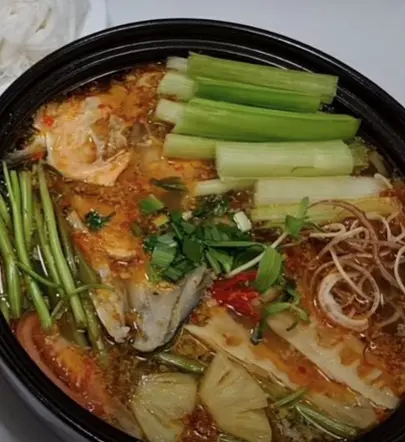 Hình ảnh Lẩu đầu cá hồi