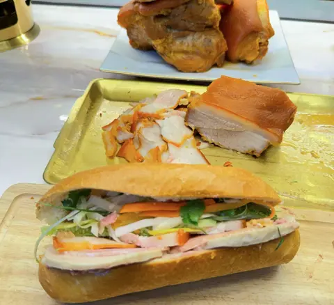 Hình ảnh Bánh mì thịt khìa