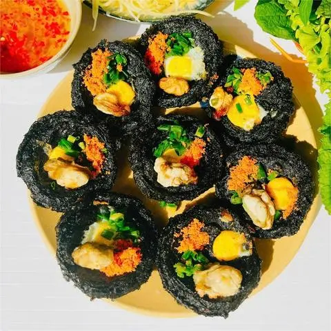Hình ảnh Bánh khọt hàu cút bao công