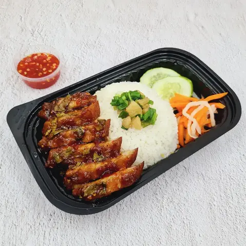 Hình ảnh Cơm Ba Rọi Rút Sườn Xốt Thái