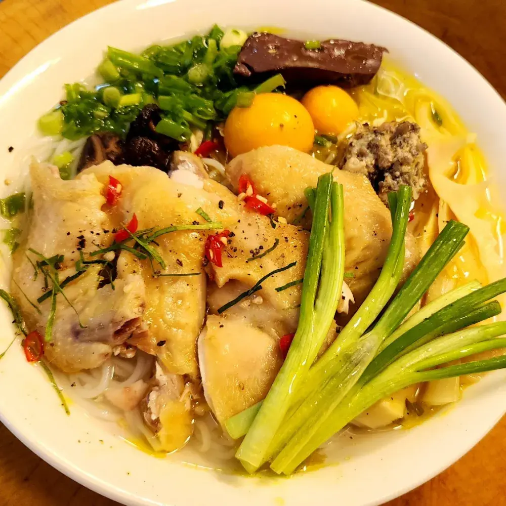 Hình ảnh Bún măng gà cặp cánh