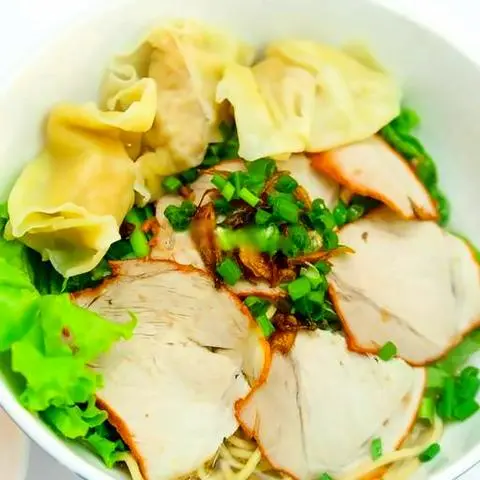 Hình ảnh Hủ tíu hoành thánh