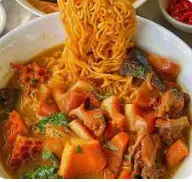 Hình ảnh Phá lấu mì gói