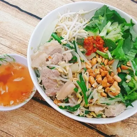Hình ảnh Bún xào thịt bò củ hành
