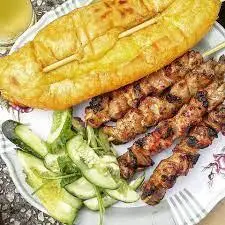 Hình ảnh Bánh mì thịt xiên nướng mật ong