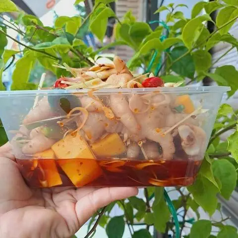 Hình ảnh Chân gà rút xương sốt Thái - hộp 13 chân