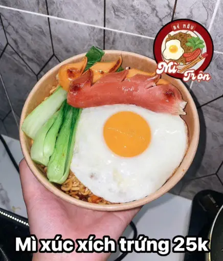 Hình ảnh Mì trộn indomie xúc xích trứng
