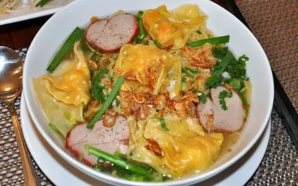 Hình ảnh Hủ tiếu hoành thánh xá xíu