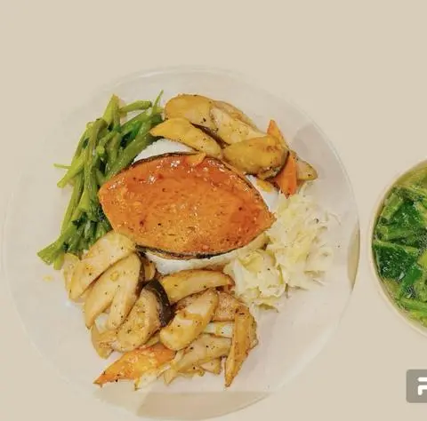 Hình ảnh Cơm cá thu kho xá xíu chay