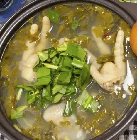 Hình ảnh Lẩu gà lá giang (3 người ăn)