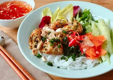 Hình ảnh Bún chả giò chay - Spring roll noodle