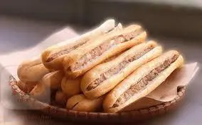 Hình ảnh Bánh mì que pate truyền thống