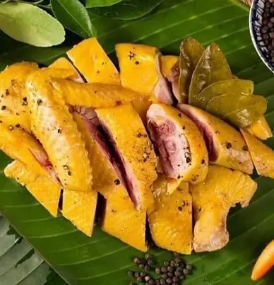 Hình ảnh Gà ủ muối 1/2 con chặt sẵn