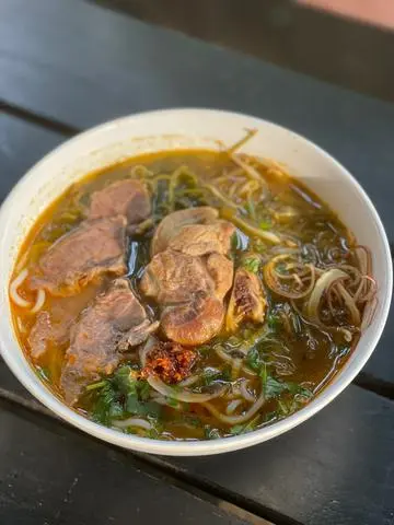 Hình ảnh Bún bò giò nạm